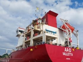 سفينة بميناء شرق بورسعيد