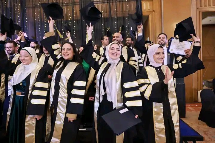 حفل تخريج دفعة جديدة من طلبة كلية الدراسات العليا لـ الأكاديمية العربية
